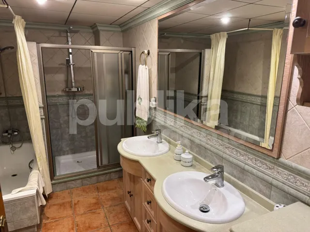 Casa 4 habitaciones 439m² en venta - CENTRO — 27