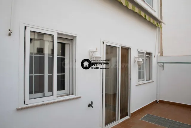 Se vende edificio completo de tres plantas  con garaje, patios privados y solárium — 3