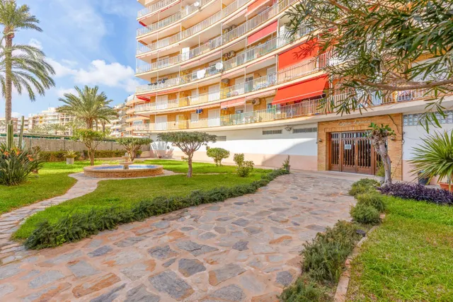 Apartamento en venta en Torrevieja, ubicado en la zona de La Loma, a pocos minutos a pie de la Playa del Cura. Primera línea de mar! — 29