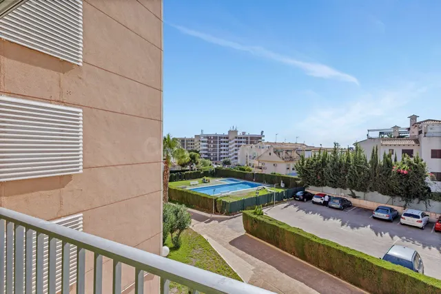 Apartamento de 3 dormitorios en Cabo Roig - foto 3