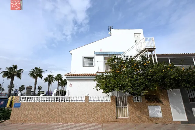 ESPACIOSO CHALET CON 4 DORMITORIOS CERCA DE LA PLAYA DE LOS NAREJOS — 5