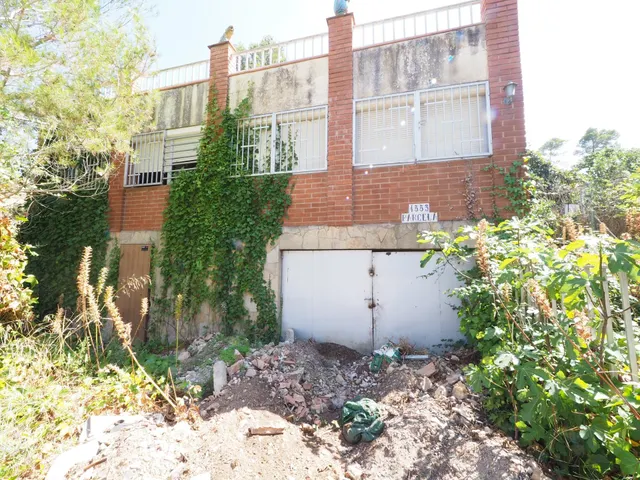 SE VENDE CASA INDEPENDIENTE EN LA TORRE DE CLARAMUNT, ZONA P