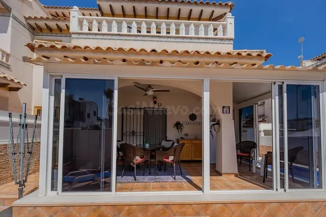 Preciosa casa adosada con piscina privada y solárium en Loma - foto 3