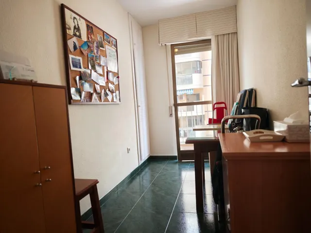 PISO CENTRICO EN FUENGIROLA CON VISTAS LATERALES AL PUERTO JUNTO A LA PLAYA. PERFECTO ESTADO — 36