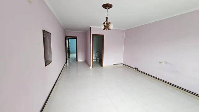 Nave comercial con alojamiento, aparcamiento y parcela en A Gándara — 19