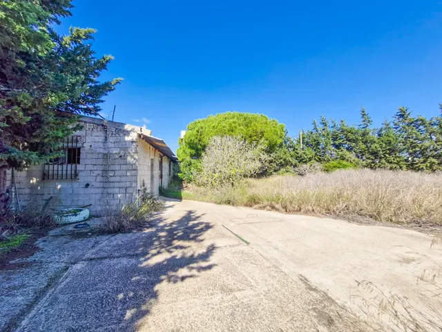 SE VENDE ESPECTACULAR PARCELA CON NAVE REGISTRADA , SEGREGAD