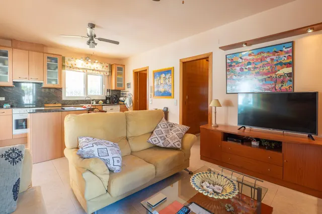 Casa en Riumar con parcela de 600 m2, piscina, garaje, jardín y parking para dos coches — 8