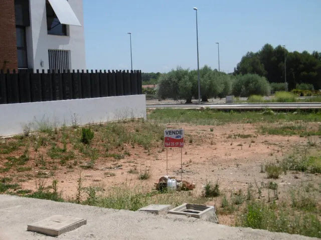 SOLAR EN VENTA CON VISTAS A LA POBLACIÓN Y CENTRO DE SALUD - foto 4