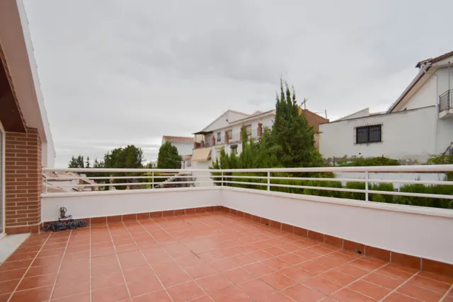 Unifamiliar pareada en rebites, con patio, solárium y garaje — 31