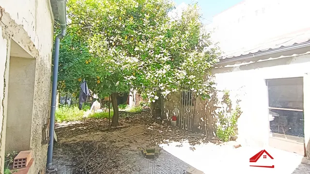 ¡OPORTUNIDAD! SOLAR URBANO CON PATIO Y COCHERA PRIVADA EN LE