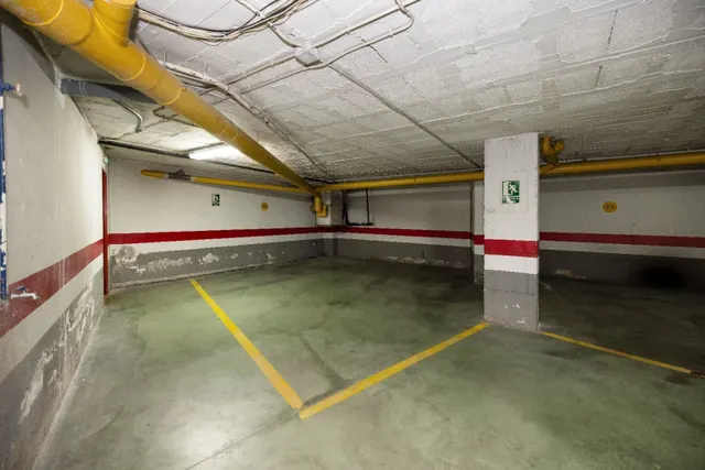 Piso en Avda. San Francisco Javier — 32