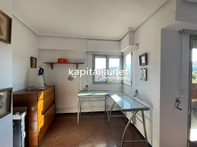 Ático duplex con chimenea y vistas panorámicas — 30