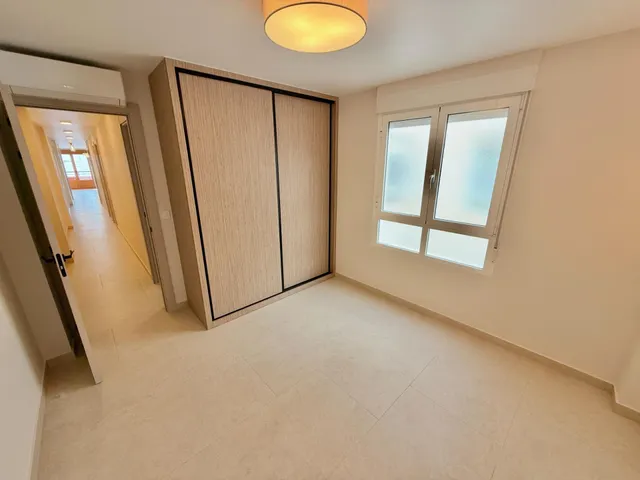 Piso reformado de 3 dormitorios y 2 baños a 200 metros del mar en el centro de Torrevieja — 28