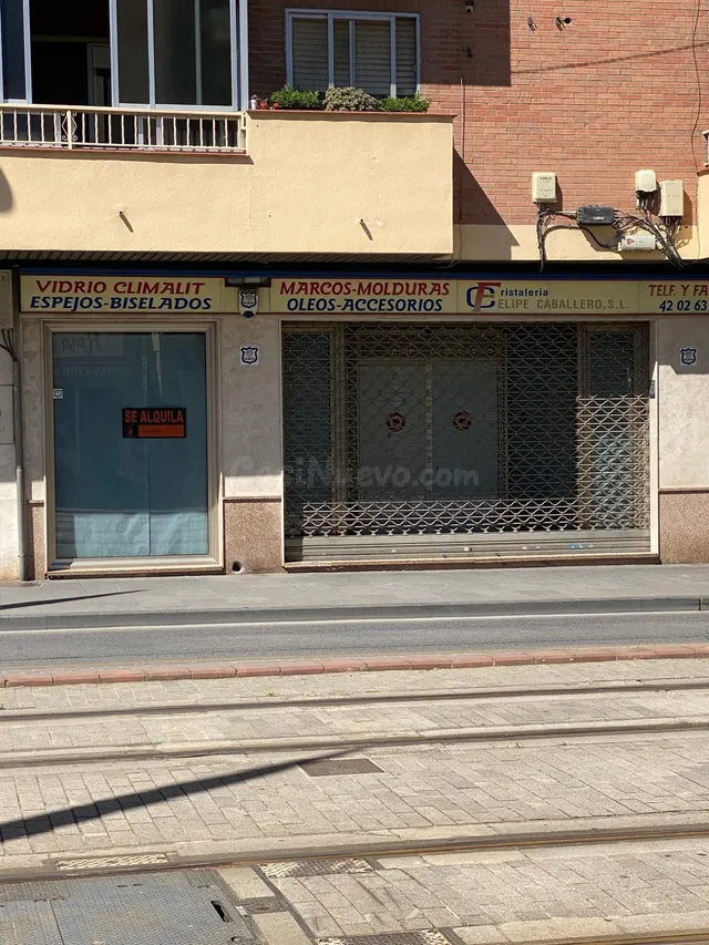 LOCAL 1º LINEA CENTRO DE MARACENA JUNTO A PARADA DE METRO!!!!!!!!!!! — 2