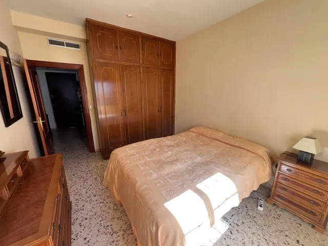 Gran casa con garaje y Local en Plaza Santa Marina — 14