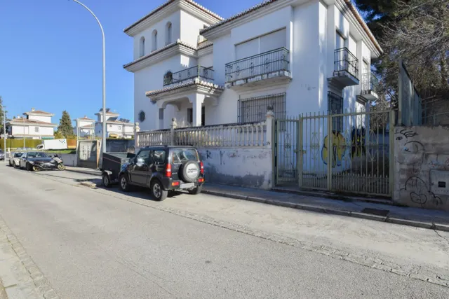 CASA Y PARCELA PARA USOS MULTIPLES. ZONA SERRALLO — 6