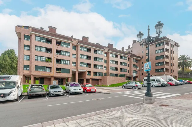 Vivir en Oviedo con tranquilidad, zonas verdes y todos los servicios a tu alcance — 38