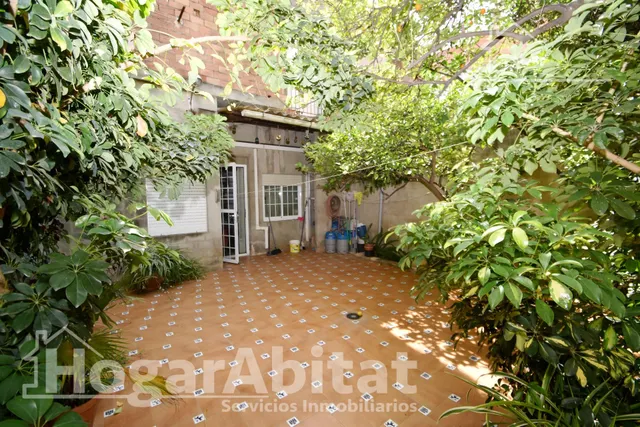 MAGNÍFICA CASA CON DOS VIVIENDAS INDEPENDIENTES Y TERRAZA, CERCA DEL CENTRO — 6