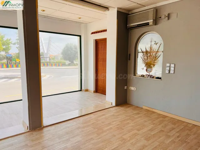 EN VENTA LOCAL COMERCIAL DE 358 M2 ZONA RIO CERVOL VINARÒS! - foto 3