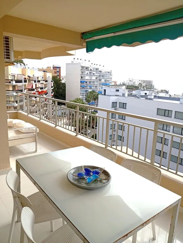 Amplio y luminoso piso de 3 dormitorio con impresionantes vistas al mar en la Carihuela, Torremolinos — 7