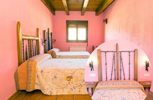Encantadora Casa Rural en Funcionamiento con Opción de Vivienda Privada — 12
