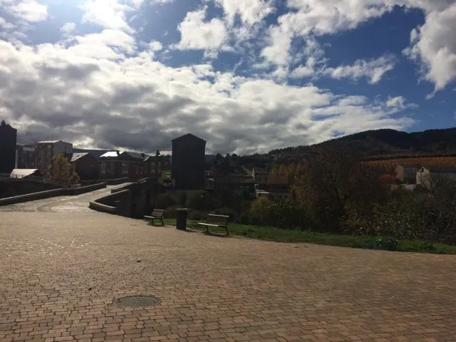 SE VENDE SOLAR CON EDIFICIO — 9