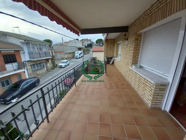 SE VENDE CHALET INDEPENDIENTE EN VENTURADA (SIERRA NORTE)  . JARDIN Y TERRAZA — 28