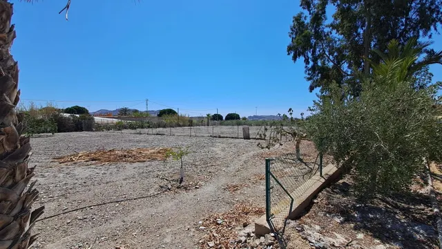 Chalet rustico de 5 dormitorios con vistas al mar en la zona - foto 3