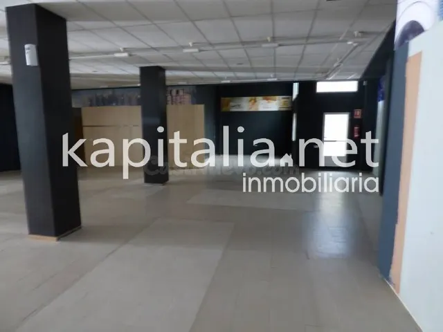 Local Comercial en Avenida Almaig con grandes posibilidades. - foto 3