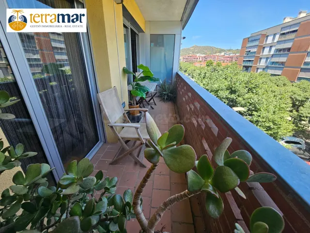 AMPLIO PISO DE 103m2 CON 4 habitaciones, TERRAZA Y PARKING I - foto 2