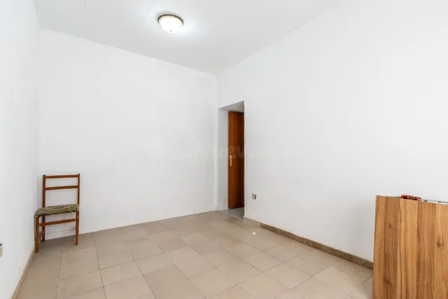 Amplia casa con terraza en Ca n’Aurell - foto 5