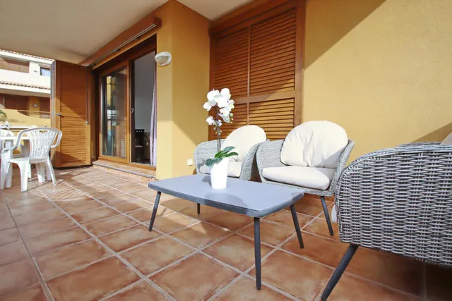 Soleado apartamento con vistas a la piscina en La Entrada, Punta Prima, Costa Blanca — 37