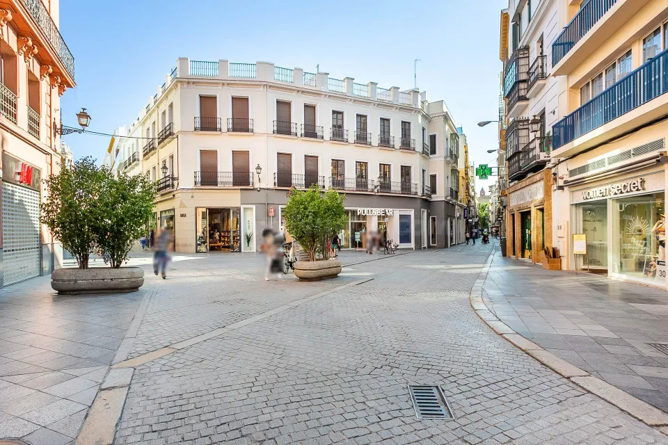 Exclusividad y distinción en el corazón histórico de Sevilla frente a la campana!!