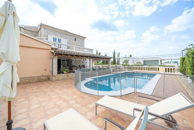 Chalet urbano con piscina y jardín en Sa Cabaneta — 46