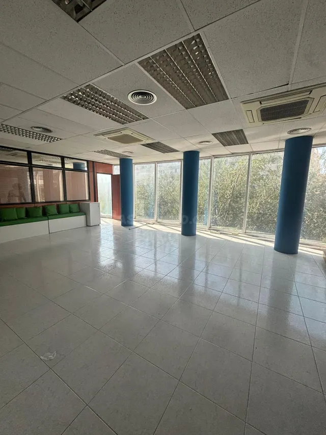 Excelente oficina de 116 m2 con plaza de parking en Avenida 