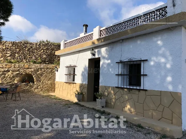 GRAN FINCA RODEADA DE NATURALEZA, CON AMPLIO TERRENO, GARAJE - foto 3
