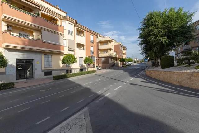 Casa independiente a 5 minutos de Granada en buen estado para entrar a vivir — 2