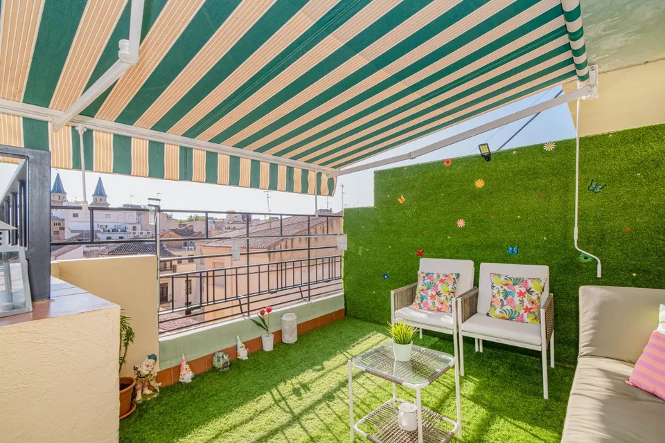 EN PLENO CENTRO  DE GRANADA!!! Semi-ático Reformado con Gran Terraza, junto a la Virgen de Las Angustias