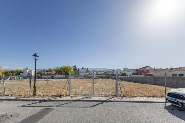 Solar de 1.175 m2 en Ogijares — 2