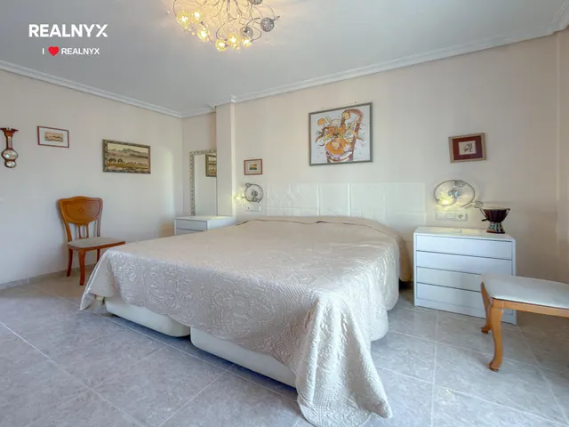 Orihuela Costa! Impresionante Villa Mediterranea con generosa parcela y amplias terrazas + Solarium privado con vistas panorámicas y piscina privada — 42