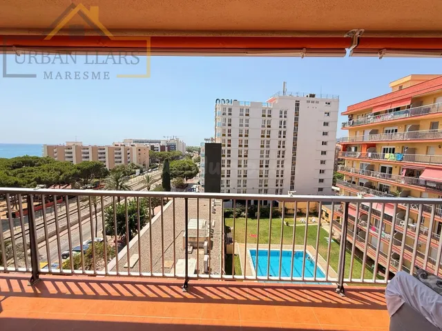 Primera línea de paseo marítimo con piscina y vistas abierta - foto 2