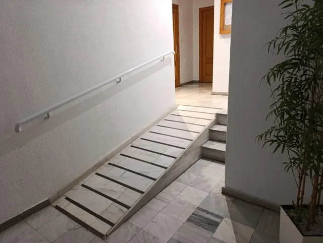 Gamarra Iturregui Consultores Inmobiliarios pone a su disposición este espacioso y luminoso piso con 3 habitaciones, 1 baño, cocina independiente, salón comedor, trastero, ascensor y garaje — 16