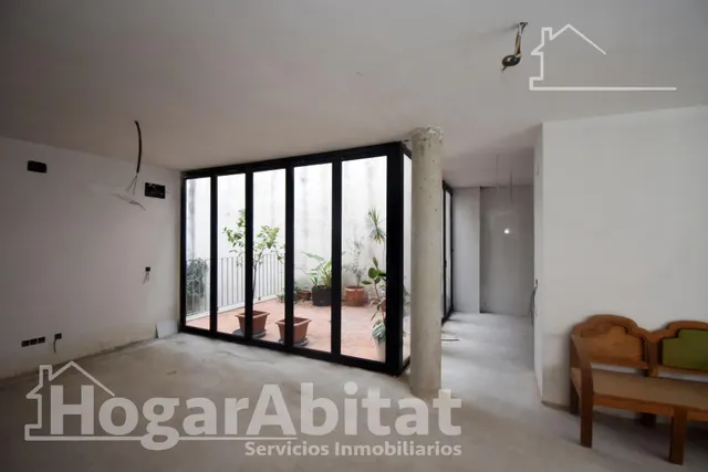 ¡Perfecto para invertir! Casa de cuatro alturas  para reformar con garaje y dos terrazas, cerca del centro — 37