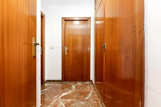Amplio piso de 4 dormitorios en la prestigiosa urbanización Jardín de la Reina. Garaje y trastero — 24