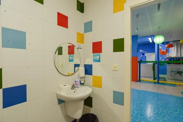 Local comercial 300m² en venta - LA PUNTICA — 25