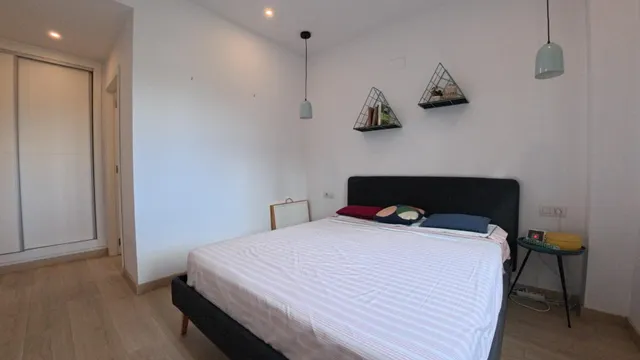 Amplio apartamento de esquina en planta baja con parcela y estudio exterior — 22