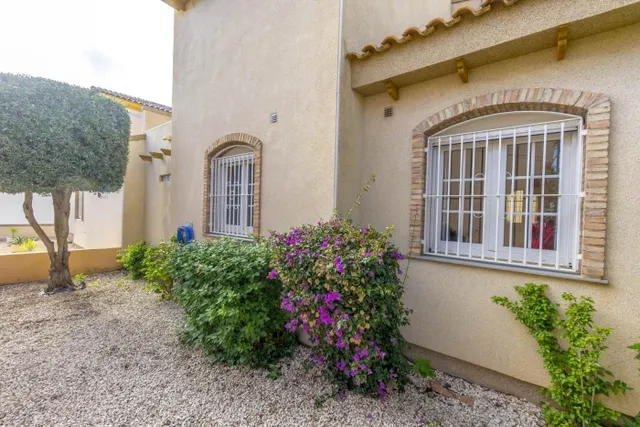 Montilla, Acogedor Chalet Pareado con garaje cerrado y 394m2 de parcela — 35