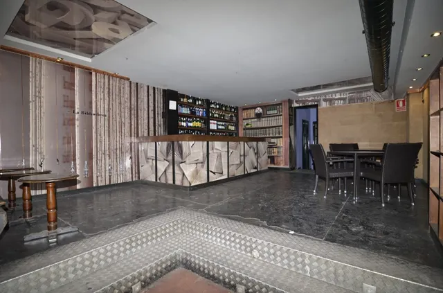 Urbis te ofrece un fantástico local en venta en zona San Juan, Salamanca. — 10