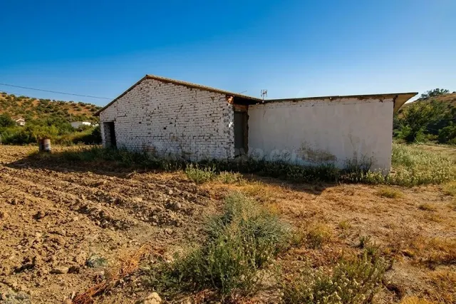 EXCLUSIVA FINCA RÚSTICA DE 7.500 M2 CON 292 M2 CONSTRUIDOS,  - foto 4