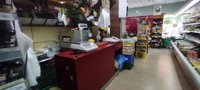 Local comercial junto a Angel Bruna de 125 m2 — 11